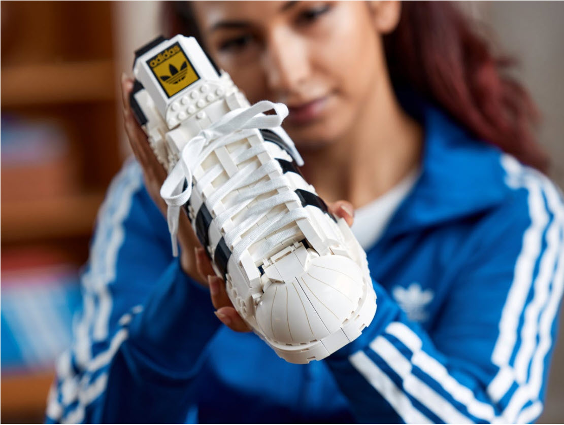 Detail 2: LEGO Creator 10282 adidas Originals Superstar