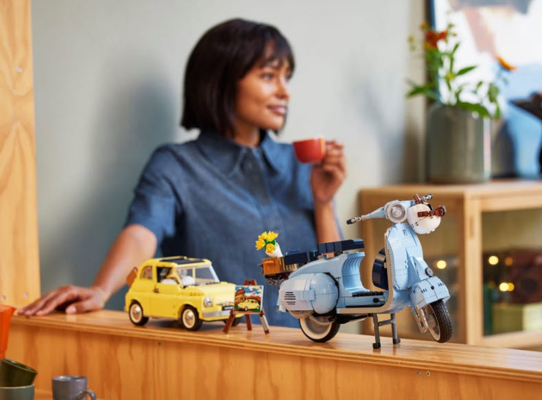 Detail 3: LEGO Icons 10298 Vespa 125