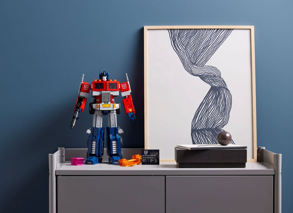 Detail 3: LEGO Creator 10302 Optimus Prime