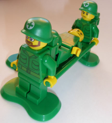 Custom LEGO Soldaten MIL103-08-B Zwei Sanitäter und verwundeter Soldat