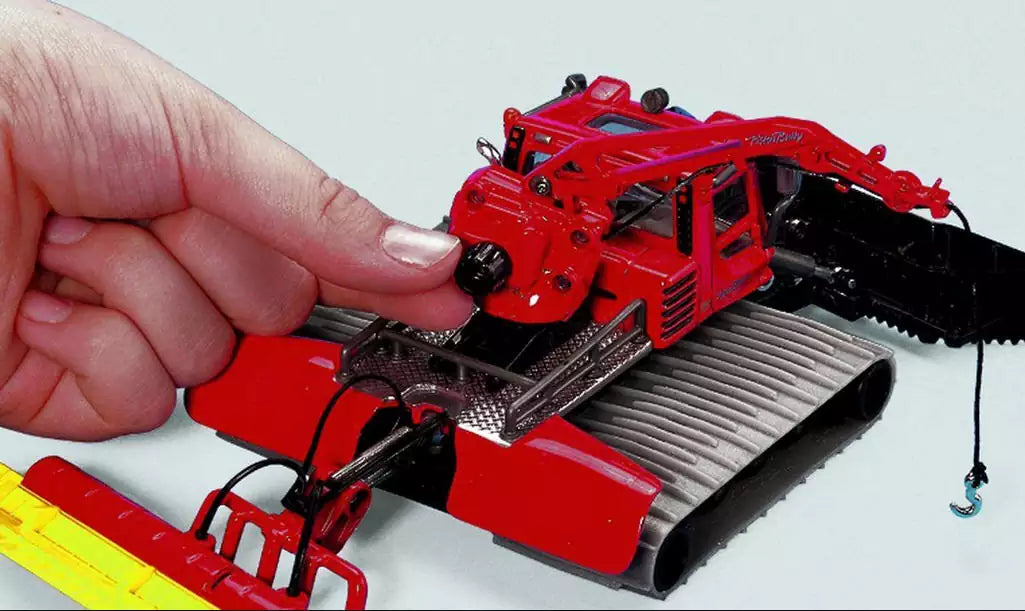 SIKU Super 1:50 4911 Pistenbully mit Seilwinde