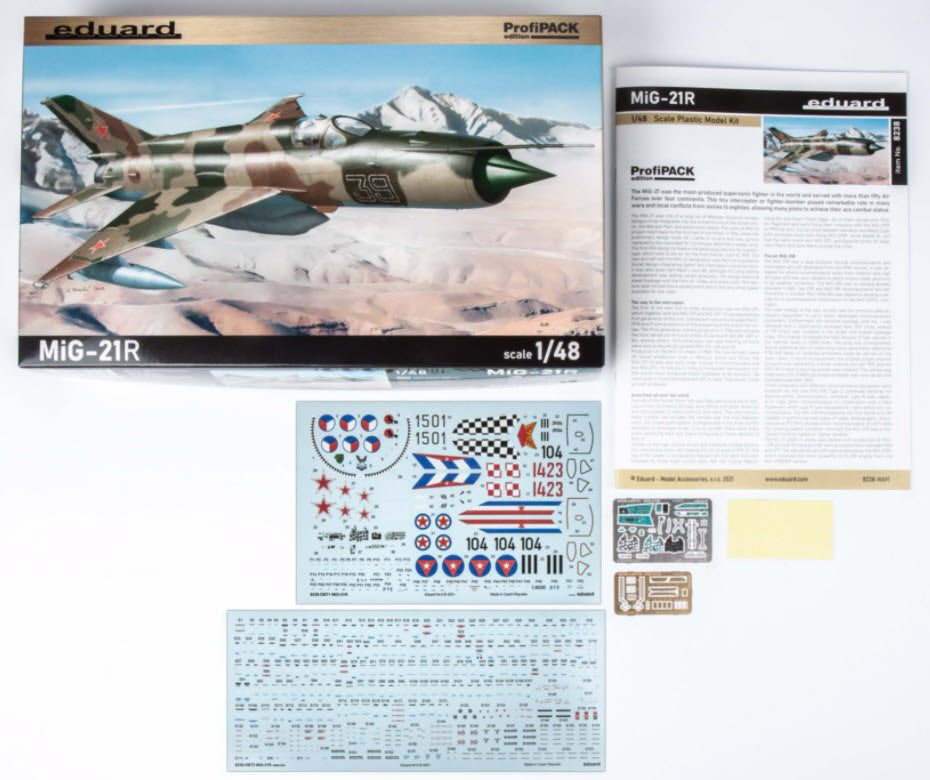 Inhalt: Eduard 8238 MiG-21R ProfiPACK edition, 1:48