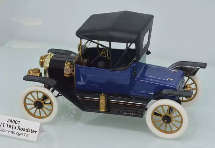 ICM 24007 Henry Ford-Team with Model T 1913 Roadster, 1:24