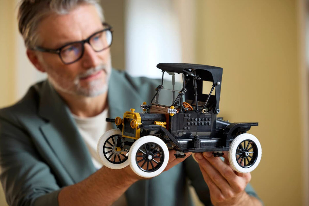 Detail 3: LEGO Icons 11376 Ford Model T