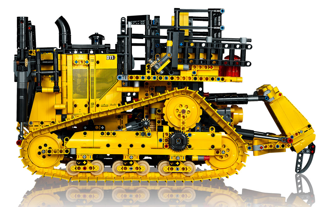Detail 1: LEGO Technic 42131 Cat D11 Bulldozer