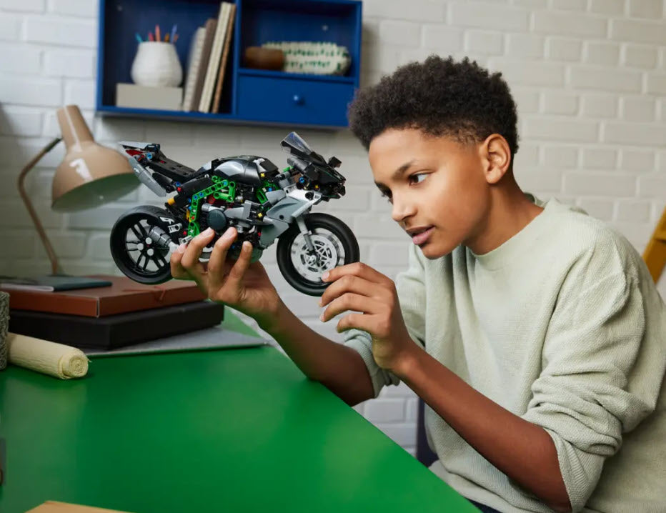 Detail 3: LEGO Technic 42170 Kawasaki Ninja H2R Motorrad