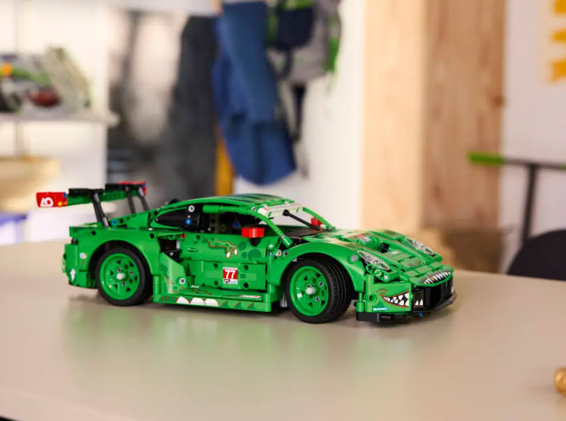 Detail 3: LEGO Technic 42224 Porsche 911 GT3 R REXY AO Racing Rennwagen