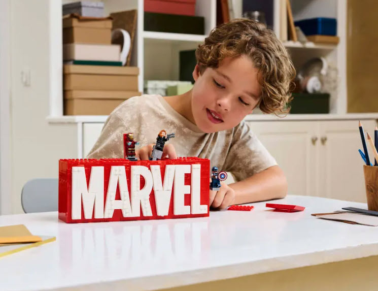 Detail 2: LEGO Super Heroes 76313 MARVEL Logo & Minifiguren