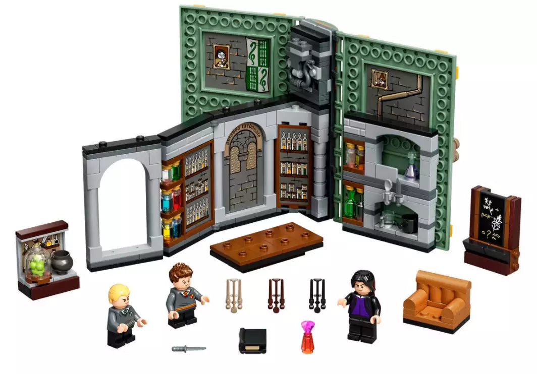 Inhalt: LEGO Harry Potter 76383 Hogwarts Moment: Zaubertrankunterricht
