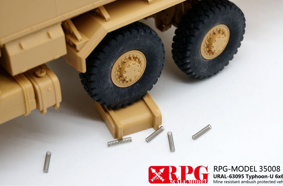 RPG-Model 35008 Russian URAL 63095 Typhoon-U MRAP, 1:35