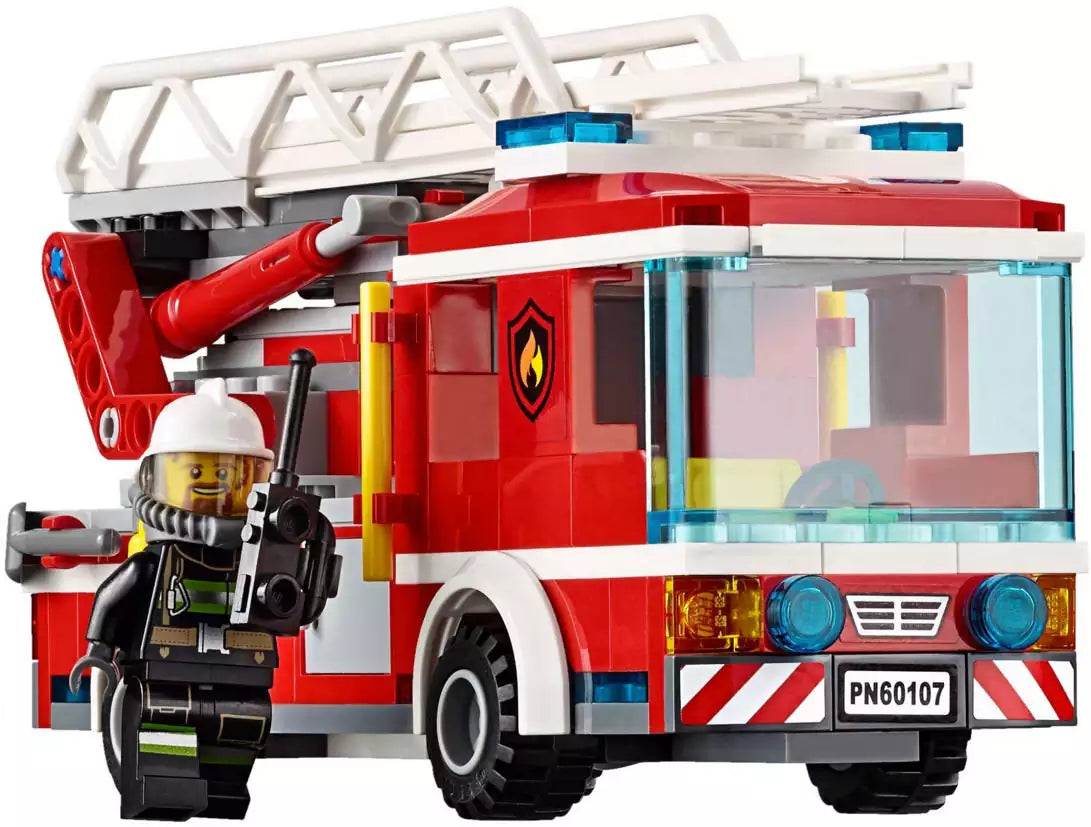 LEGO City 60107 Feuerwehrfahrzeug mit fahrbarer Leiter, Detail 2